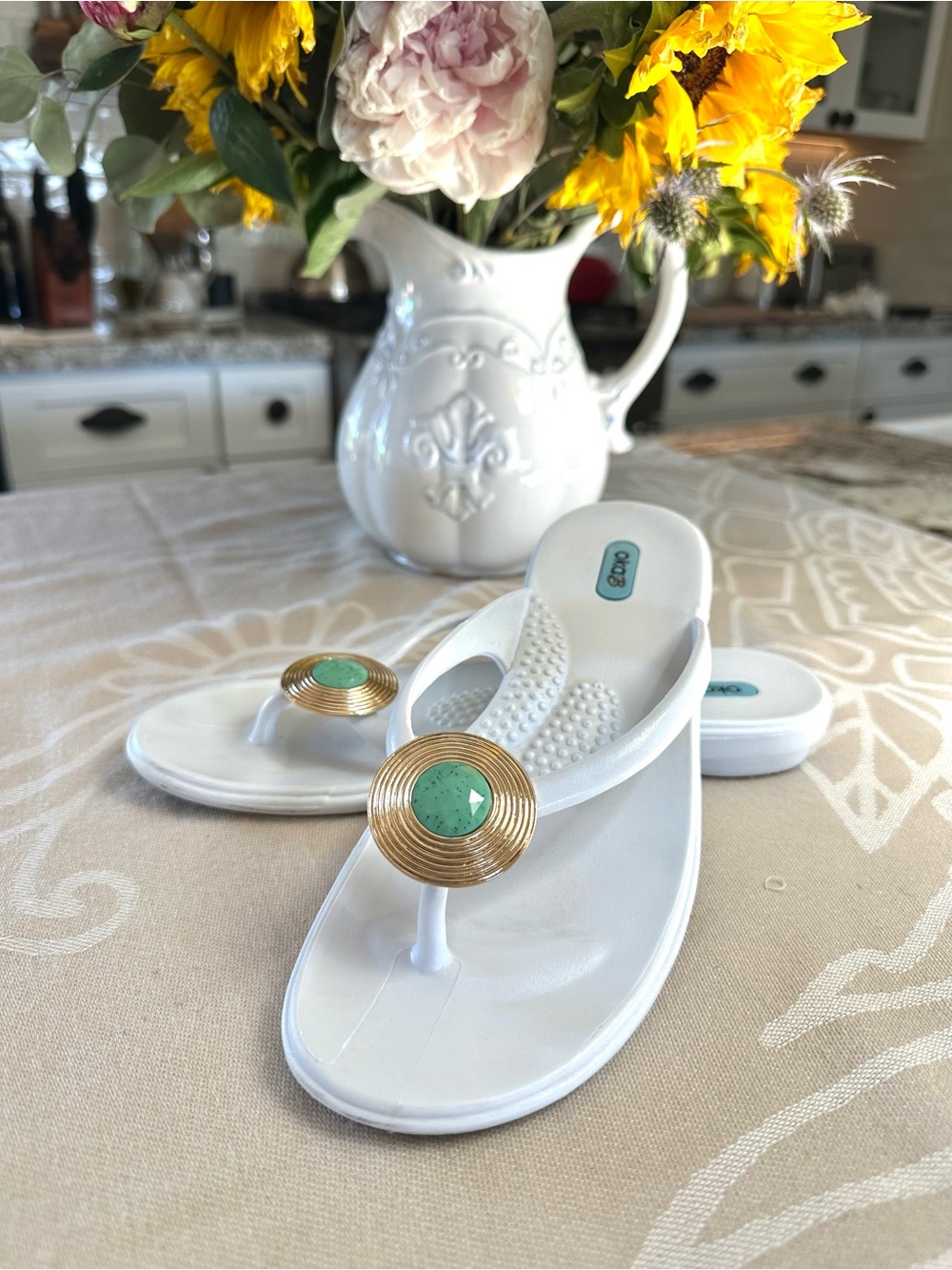 Oka-B White Flip Flops Gold & Turquoise Medallion Comfort Sandals Size M/L